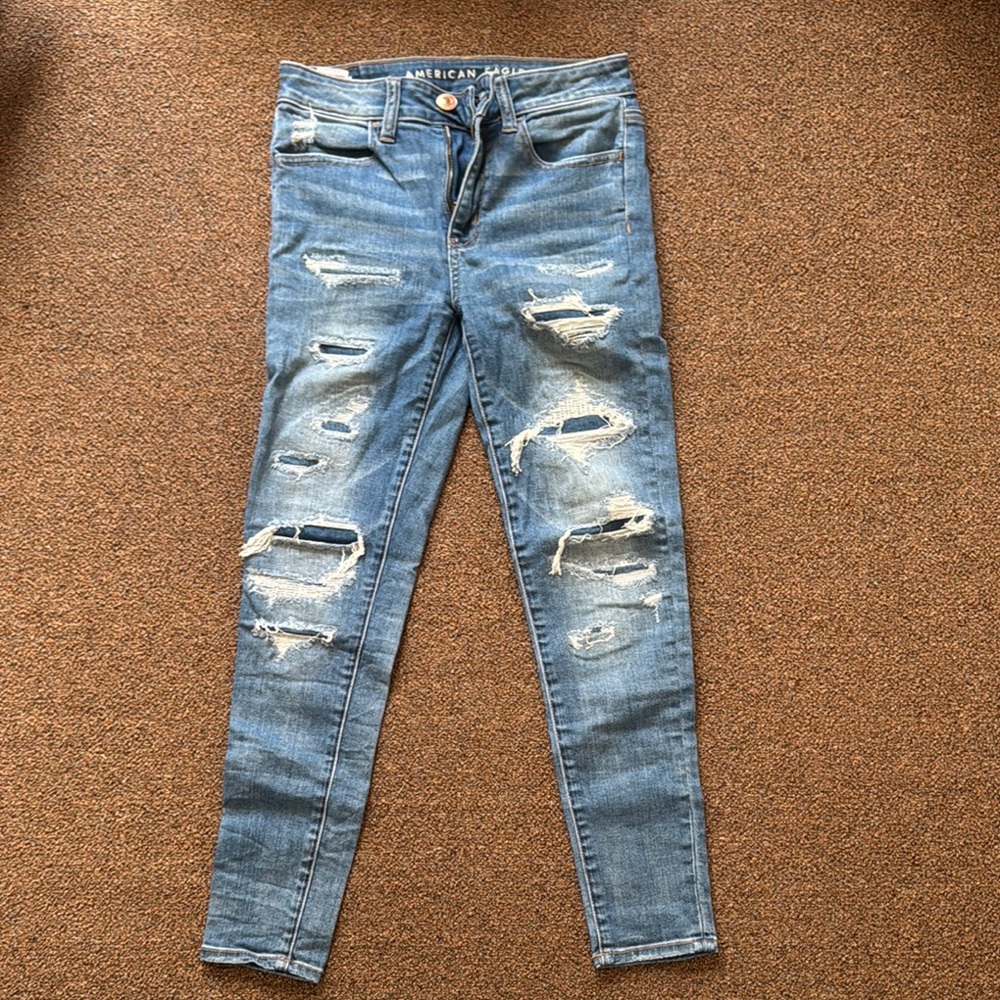 American Eagle Women's Blue Distressed Jeans
